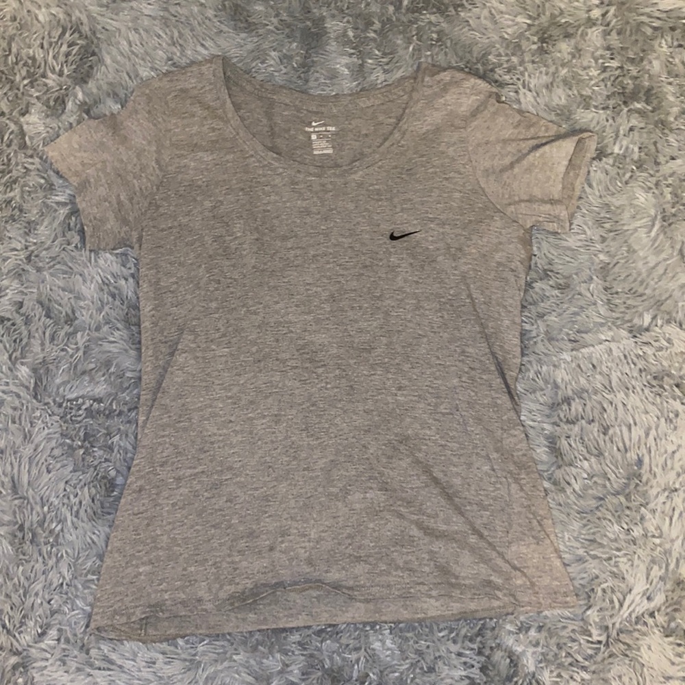 medium, nike athletic cut shirt